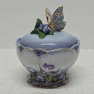 2012 "Whispering Wings" Butterfly Gardens Music Box Lena Liu Bradford Exchange